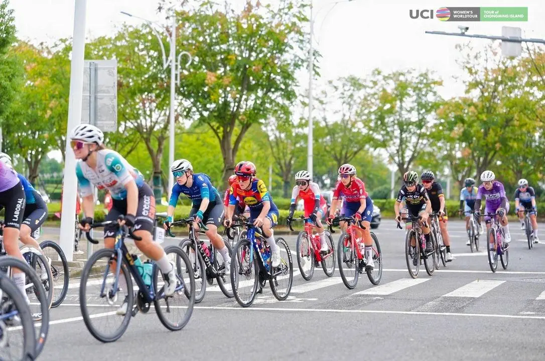 环崇明岛女, 选手们从崇 环崇明岛女, 选手们从崇