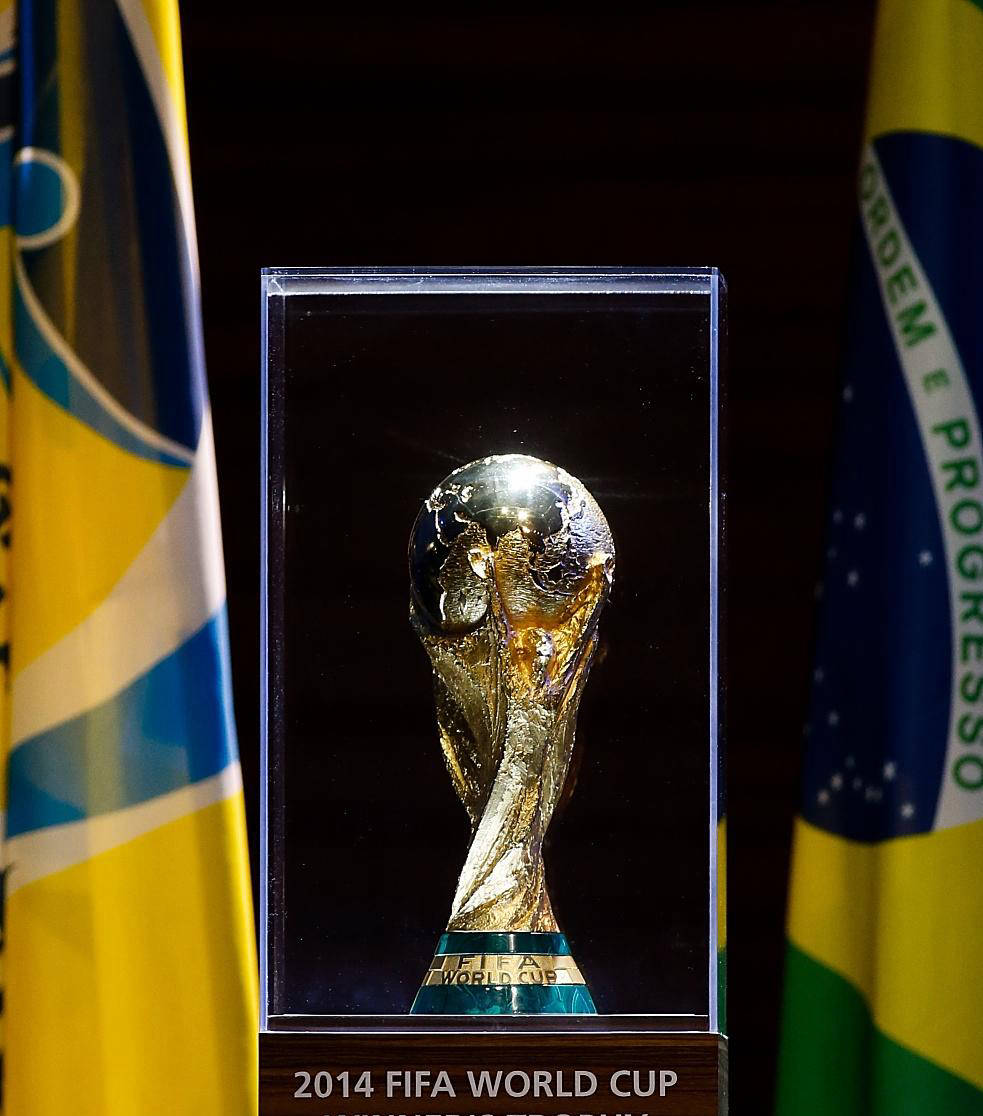 引发俱乐部, 公开招聘主, 随后里皮选