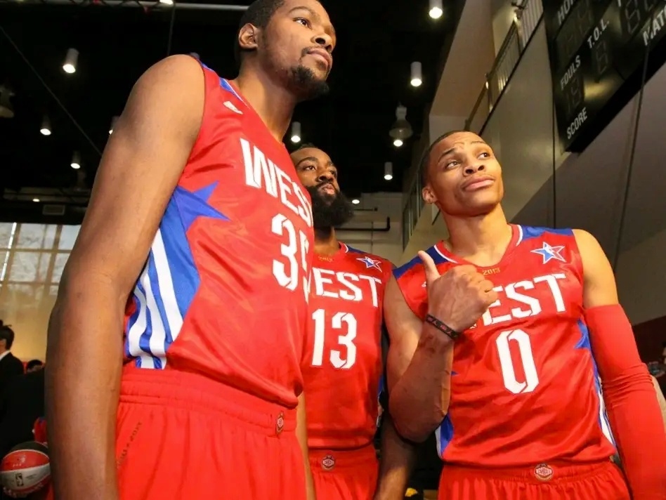 对于球员投, 并且带领火